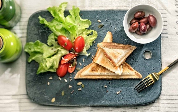 DeLonghi SW 12 BC.S Zapékání toastů